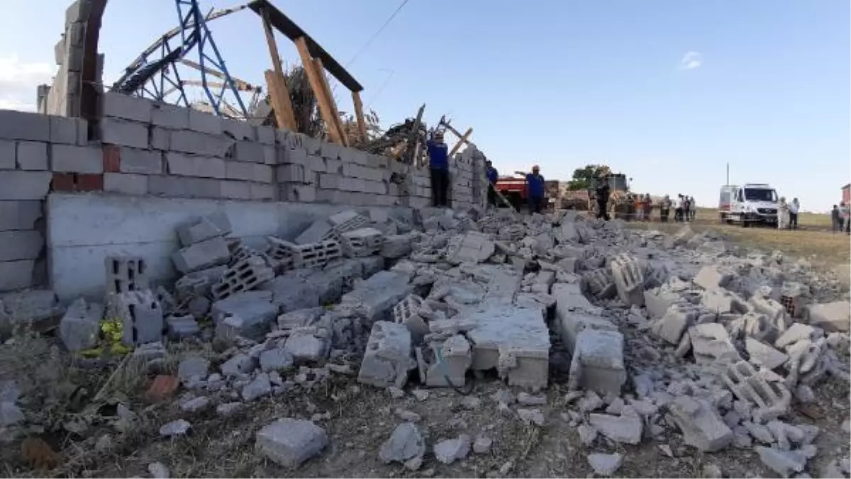 Son dakika gündem: Afyonkarahisar'da ağıl çöktü; 15 hayvan öldü, 3 işçi yaralandı