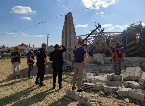 Son dakika gündem: Afyonkarahisar'da ağıl çöktü; 15 hayvan öldü, 3 işçi yaralandı 2 Son dakika gündem: Afyonkarahisar'da ağıl çöktü; 15 hayvan öldü, 3 işçi yaralandı