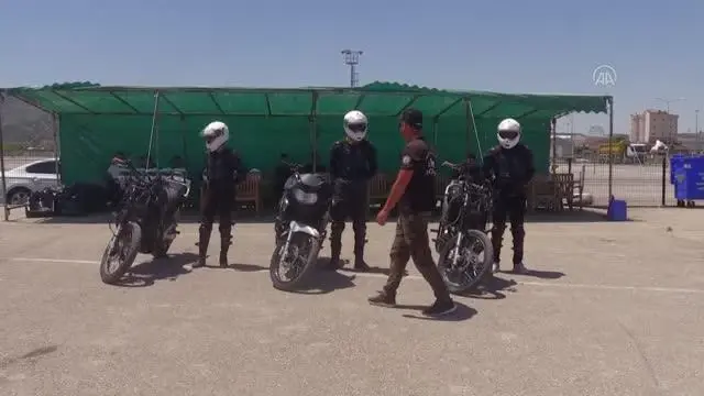 Son dakika haberi! AFYONKARAHİSAR - 'Yunuslar' timine katılacak polis memurları Motor Sporları Merkezi'nde eğitimden geçiyor Son dakika haberi! AFYONKARAHİSAR - 'Yunuslar' timine katılacak polis memurları Motor Sporları Merkezi'nde eğitimden geçiyor