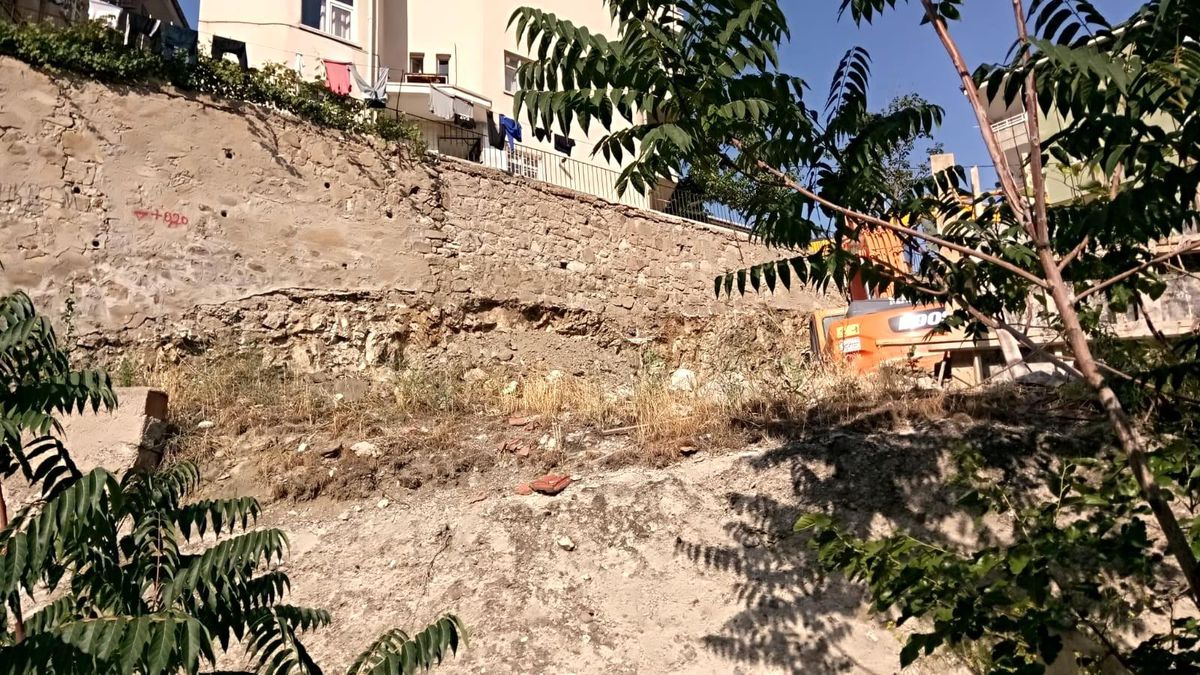 Ankara'da bir binanın temeli kaydı: 5 bina tahliye edildi