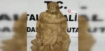 Mitoloji: Antik Yunan dönemine ait 1.5 milyon TL'lik heykeli satmaya çalışırken yakalandı Mitoloji: Antik Yunan dönemine ait 1.5 milyon TL'lik heykeli satmaya çalışırken yakalandı