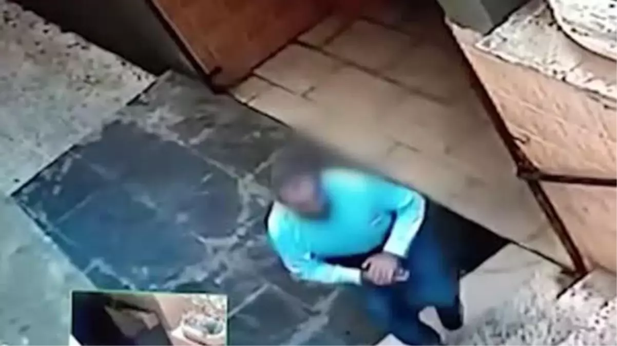 Cami çıkışında silah sesleri yankılandı! Ağır yaralanan şahıs olay yerinde öldü