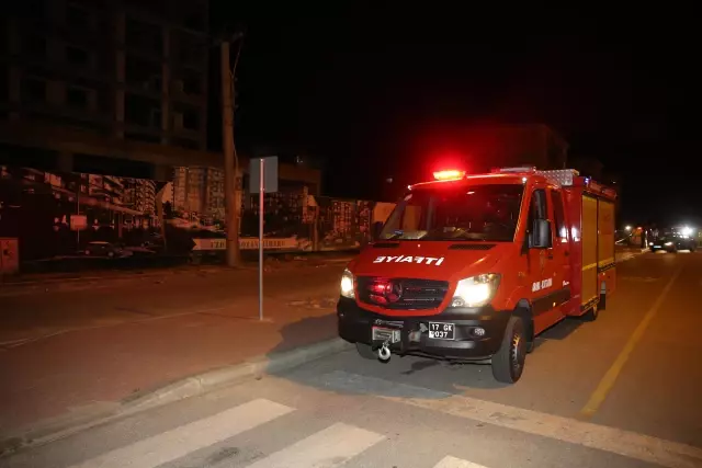 Son dakika haberi! ÇANAKKALE - Kayıp çocuk 6 saat sonra otomobilin içinde uyurken bulundu
