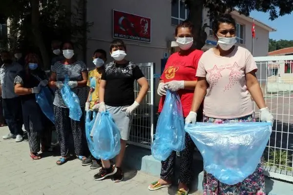 EDİRNE'DE MAHALLELİ, ROMAN HAVALARIYLA SOKAKLARI TEMİZLEDİ