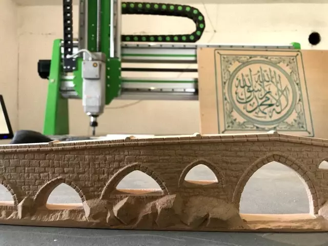 Eskiden fırçayla yaptığı eserleri şimdi üç boyutlu çalışıyor