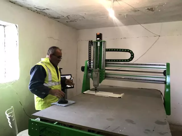 Eskiden fırçayla yaptığı eserleri şimdi üç boyutlu çalışıyor