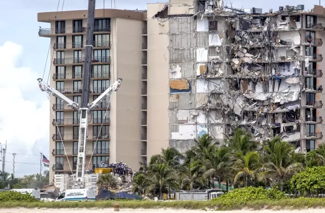 Florida'da çöken binada can kaybı 12'ye yükseldi