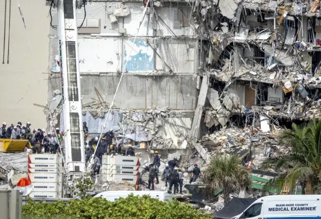 Florida'da çöken binada can kaybı 12'ye yükseldi