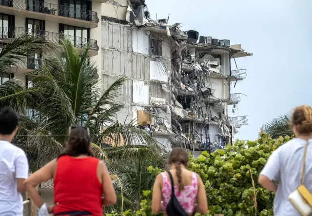 Florida'da çöken binada can kaybı 12'ye yükseldi