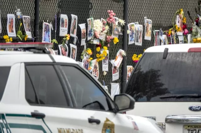 Florida'da çöken binada can kaybı 12'ye yükseldi Florida'da çöken binada can kaybı 12'ye yükseldi