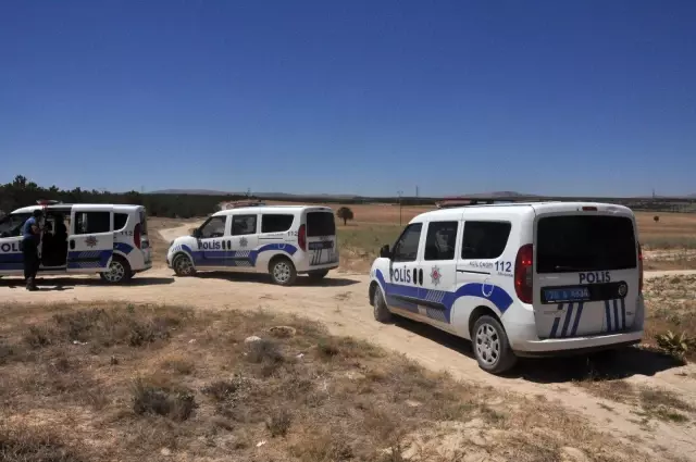 Göçmenler otobüsten inip kaçtı polis ve jandarma kovaladı Göçmenler otobüsten inip kaçtı polis ve jandarma kovaladı