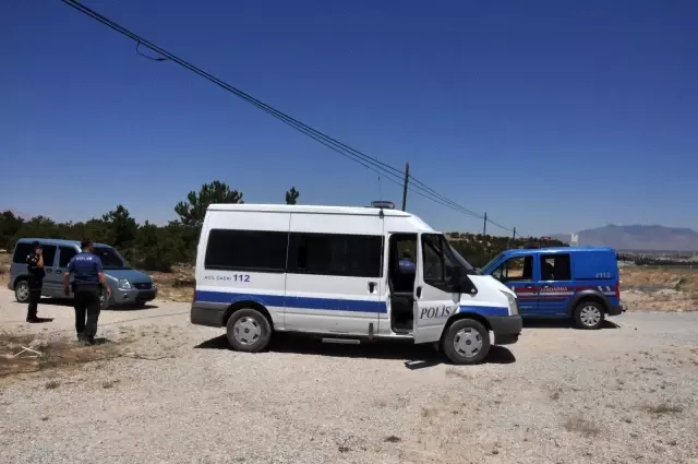 Göçmenler otobüsten inip kaçtı polis ve jandarma kovaladı