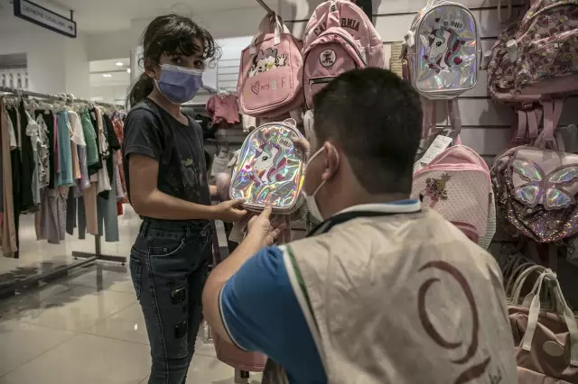 Suriyeli yetimlere giysi ve ayakkabı yardımı yapıldı
