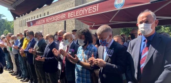 Trabzonspor Kulübü eski asbaşkanlarından Hikmet Onur'un cenazesi toprağa verildi