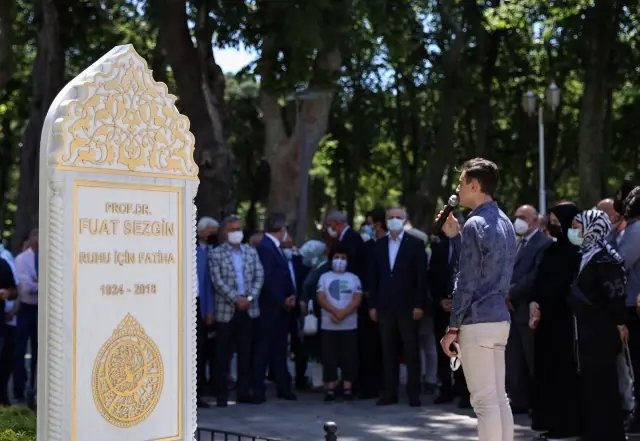 İslam bilim tarihi araştırmacısı Prof. Dr. Fuat Sezgin kabri başında anıldı