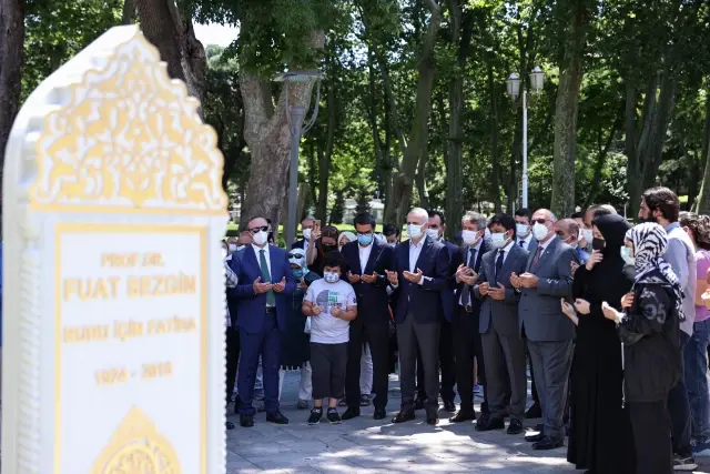 İslam bilim tarihi araştırmacısı Prof. Dr. Fuat Sezgin kabri başında anıldı