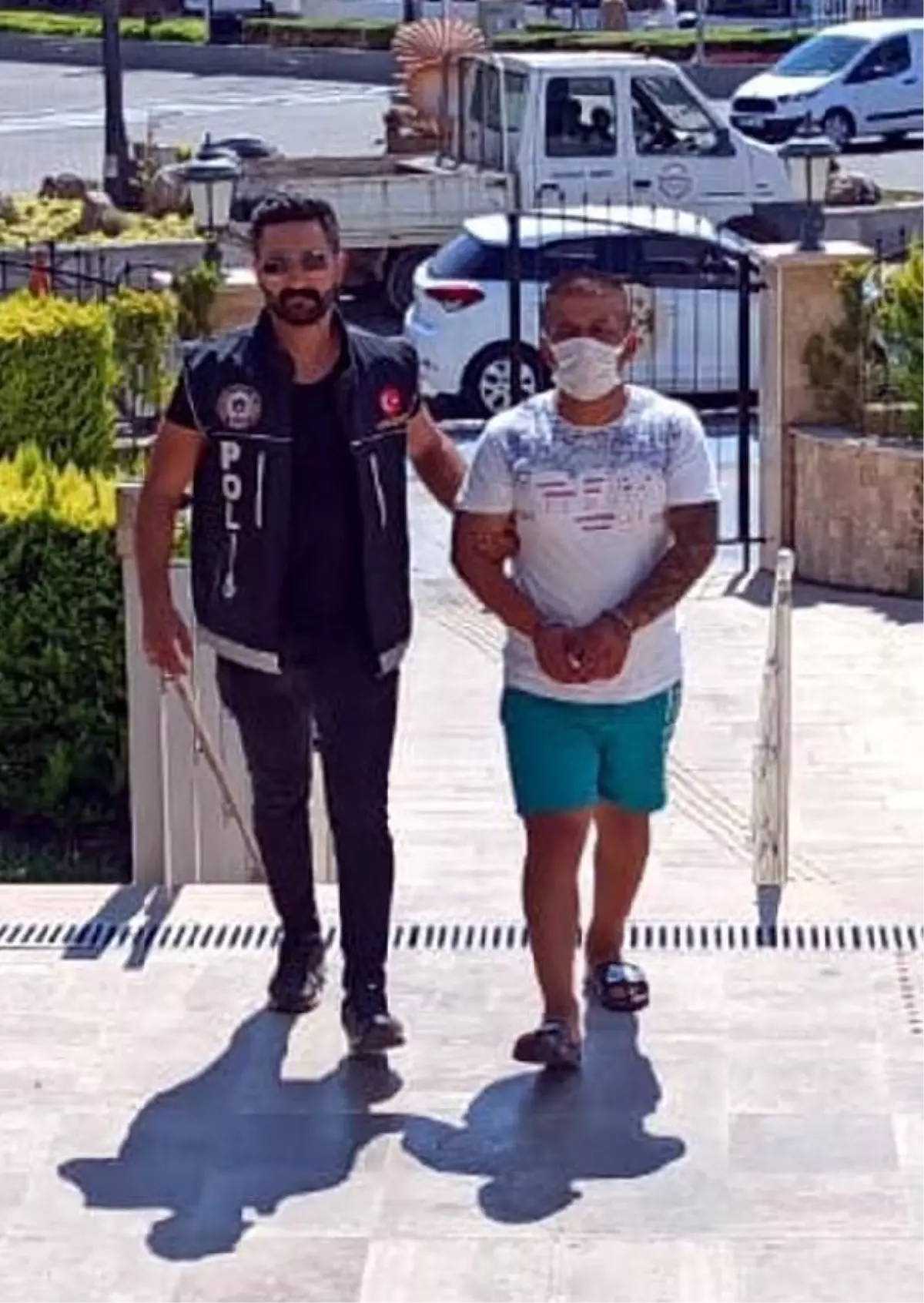 İzmir'den getirdiği tütüne emdirilmiş bonzai ile yakalandı