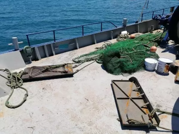 KAÇAK AVCILARIN 'DENİZ PATLICANI' DÜZENEĞİ 20 METRE DERİNDEN 4 SAATTE ÇIKARILDI