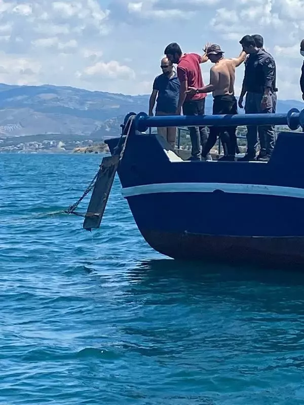 KAÇAK AVCILARIN 'DENİZ PATLICANI' DÜZENEĞİ 20 METRE DERİNDEN 4 SAATTE ÇIKARILDI