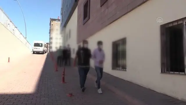Kargo aracında 11 kilogram esrar ele geçirildi (2)