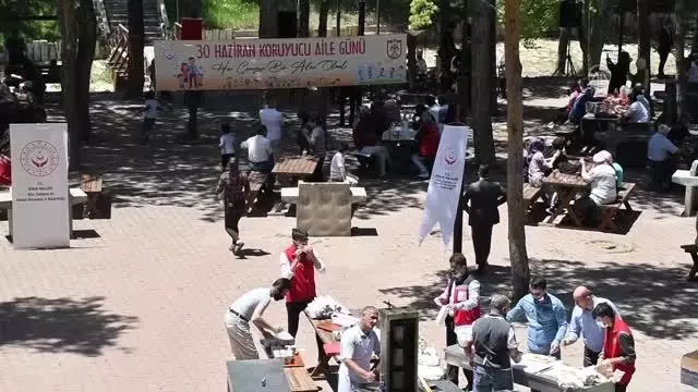 Koruyucu aile ve adayları '30 Haziran Koruyucu Aile Günü' kapsamında şenlikte buluştu