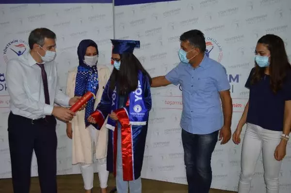 LGS BİRİNCİSİ SARE ANNEMİN EMEĞİNİ ÖDEYEMEM