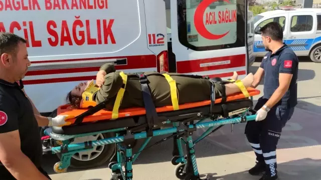 Otomobille kamyonet çarpıştı: 2 yaralı