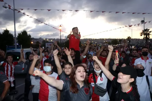 Samsunspor'dan meşaleli 56. yıl kutlaması