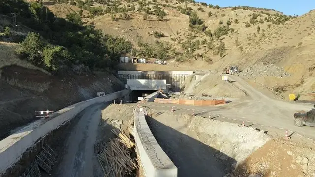 Sarp dağlar 12 tünelle aşılarak Şırnak ile Van birbirine bağlanacak Sarp dağlar 12 tünelle aşılarak Şırnak ile Van birbirine bağlanacak