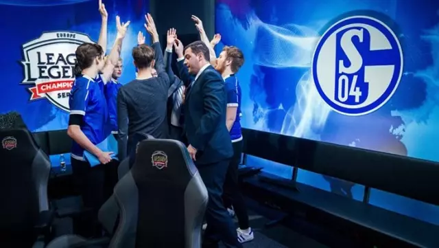 Schalke 04, LoL espor lisanslarını 26.5 milyon euro karşılığında sattı Schalke 04, LoL espor lisanslarını 26.5 milyon euro karşılığında sattı