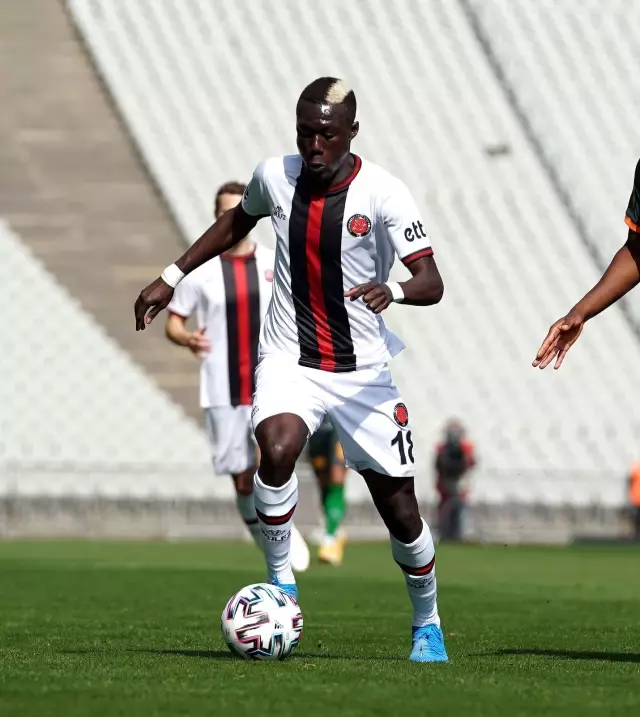Sevilla ve Sochaux, Ndao'nun peşinde