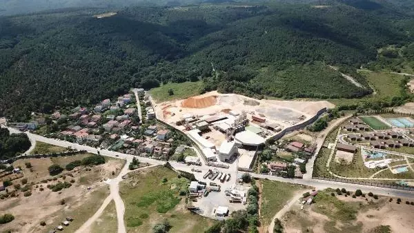 ŞİLE SAHİLİ'NDE 'ÇAMUR' İSYANI