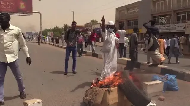 Sudan'da polis hükümet karşıtı göstericileri göz yaşartıcı gazla dağıttı