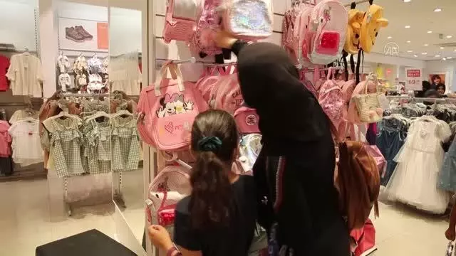Suriyeli yetimlere giysi ve ayakkabı yardımı yapıldı Suriyeli yetimlere giysi ve ayakkabı yardımı yapıldı