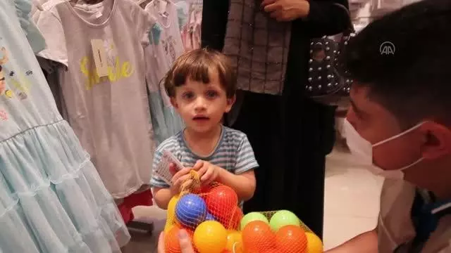Suriyeli yetimlere giysi ve ayakkabı yardımı yapıldı