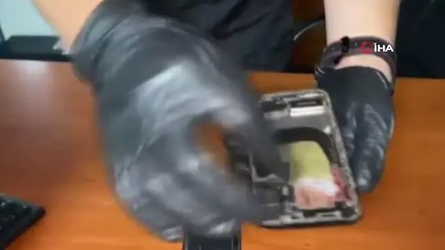 Uyuşturucuyu cep telefonuna zulalamış