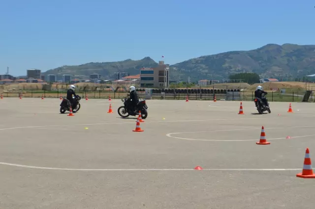 Son dakika haber... "Yunuslar" timine katılacak polis memurları Afyon Motor Sporları Merkezi'nde eğitimden geçiyor 2 Son dakika haber... 'Yunuslar' timine katılacak polis memurları Afyon Motor Sporları Merkezi'nde eğitimden geçiyor