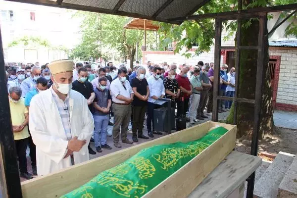5'inci katın balkonundan düşüp ölen üniversiteli Berkay toprağa verildi