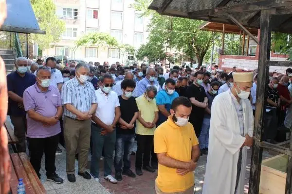 5'inci katın balkonundan düşüp ölen üniversiteli Berkay toprağa verildi