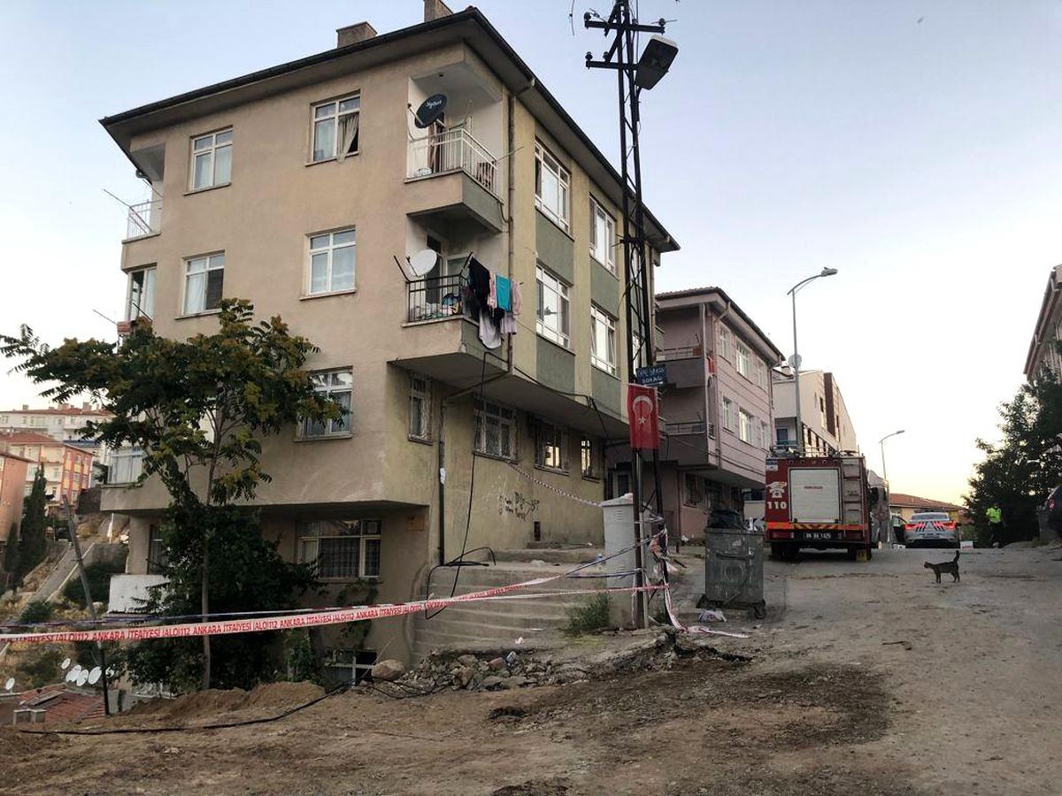 Ankara'da inşaat çalışmasında zarar gören istinat duvarı güçlendiriliyor