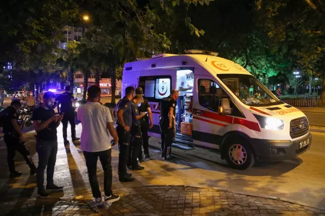 Caddede bıçaklı saldırıya uğrayan kişi yaralandı