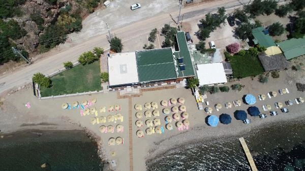 Assos bölgesinde kaçak plaj tesisi için yıkım kararı