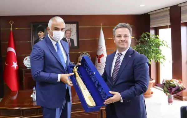 Kültür ve Turizm Bakanı Ersoy, ziyaret ve incelemelerde bulundu