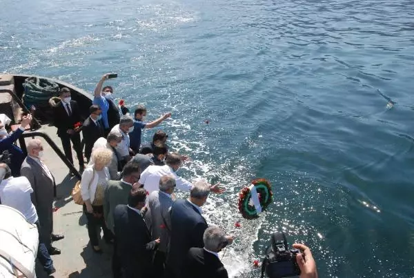 BARTIN'DA BATIK GEMİNİN BULUNDUĞU ALANA ÇELENK BIRAKILDI