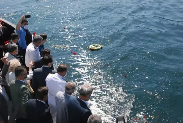 BARTIN'DA BATIK GEMİNİN BULUNDUĞU ALANA ÇELENK BIRAKILDI
