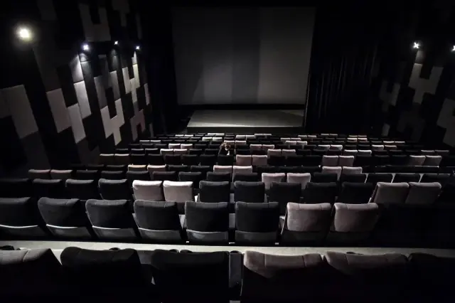 Beyaz perde vizyona girecek yeni filmlerle yarın açılıyor