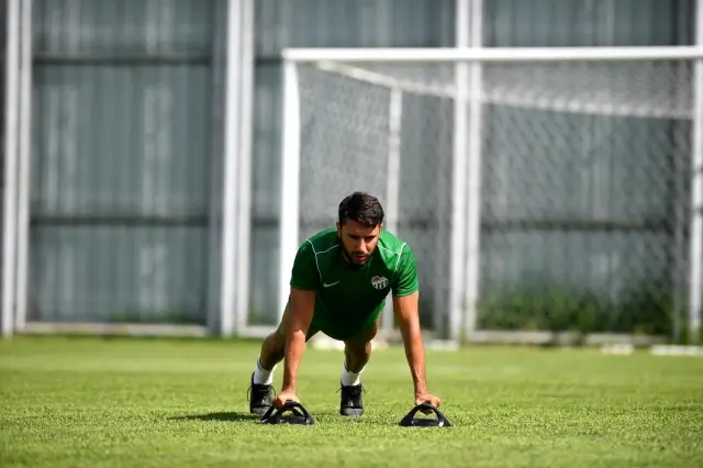 Bursaspor 6 eksikle çalışmalarına devam etti
