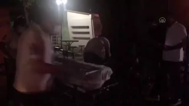 Caddede bıçaklı saldırıya uğrayan kişi yaralandı