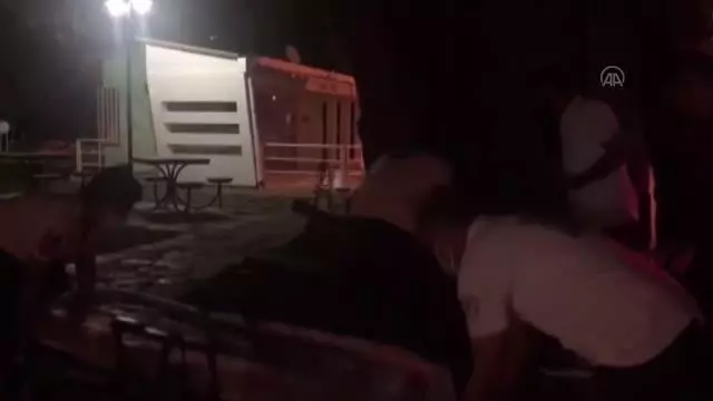 Caddede bıçaklı saldırıya uğrayan kişi yaralandı