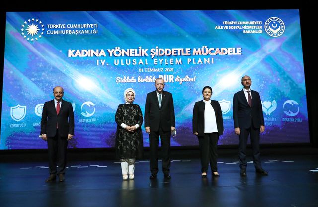 cumhurbaskani erdogan kadina karsi siddetle 9 14238327 o